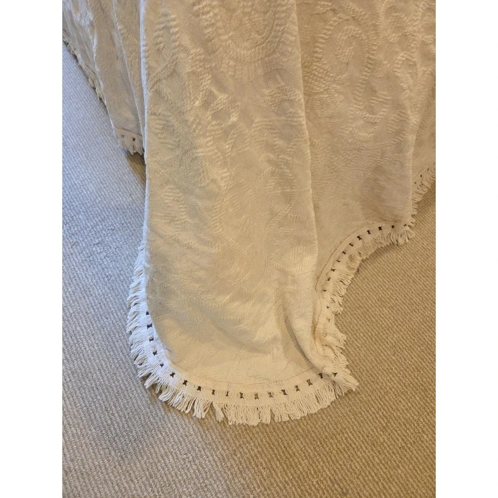 VTG Y2k Crown Crafts Matelasse Bedspread Medallion Fringed Ivory Full Double‎